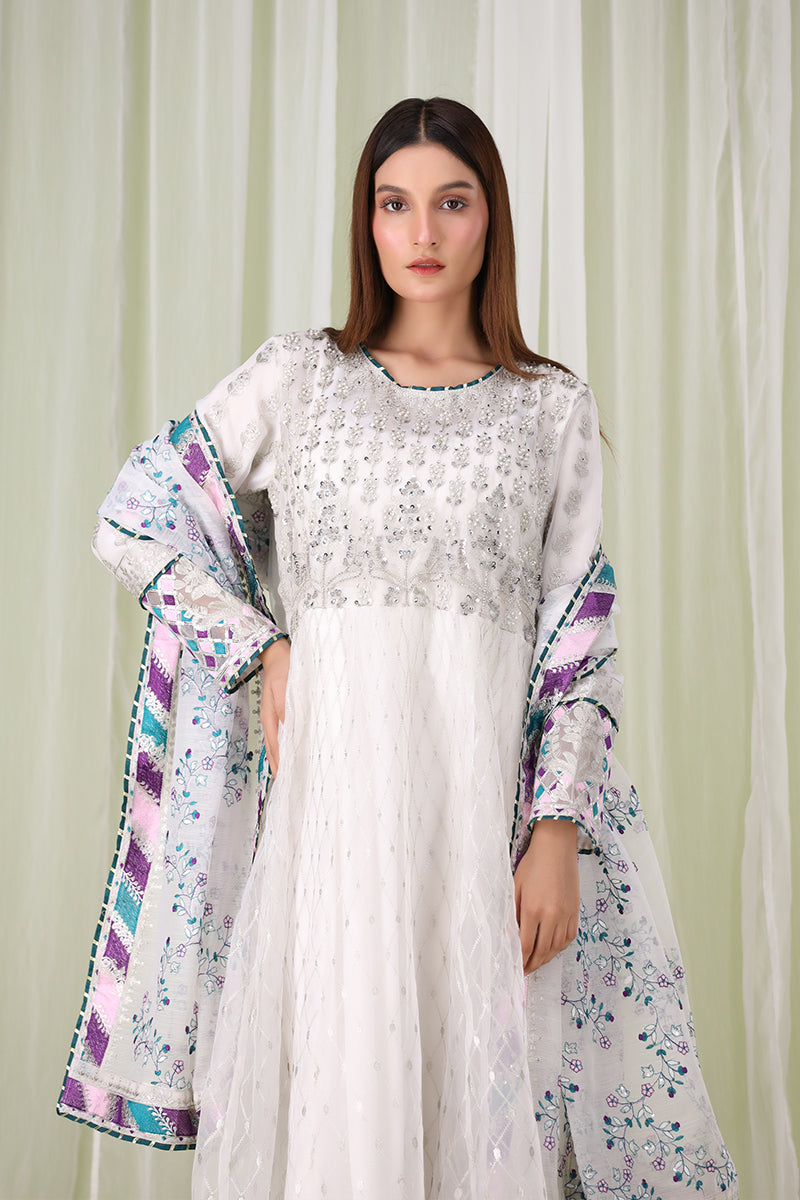 Sanawa white embroidered Pakistani langa front view with dupatta – Dani collection